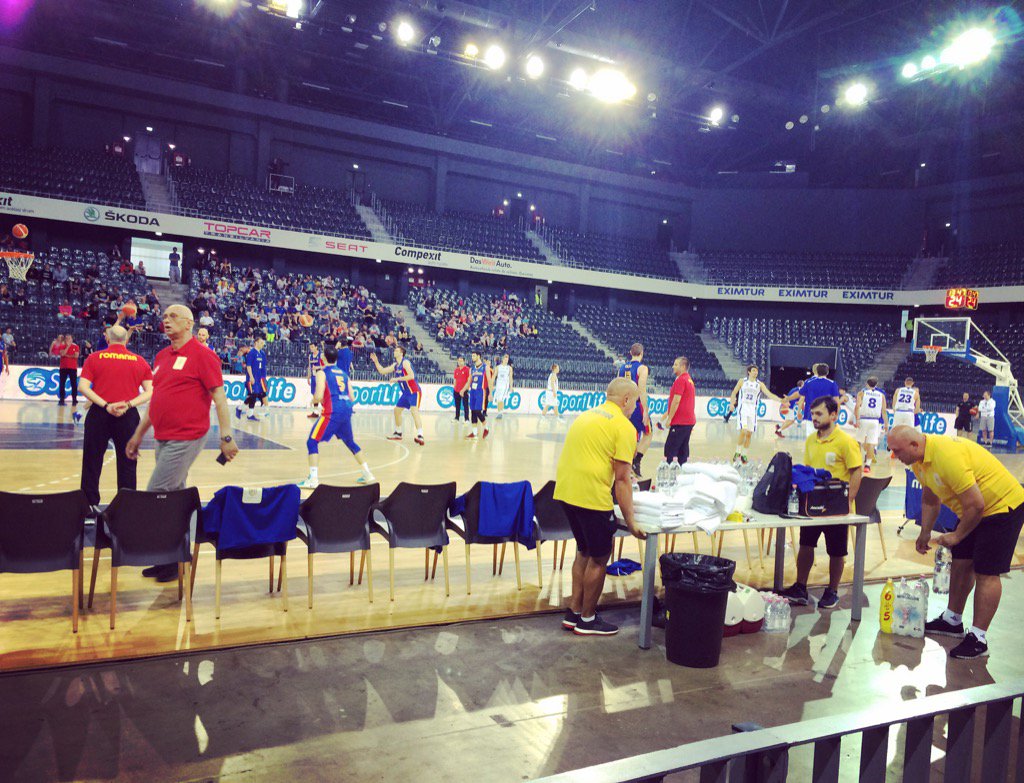 andra_simina's tweet photo. Basketball national team #supportourguys https://t.co/7rNRDeUQx6