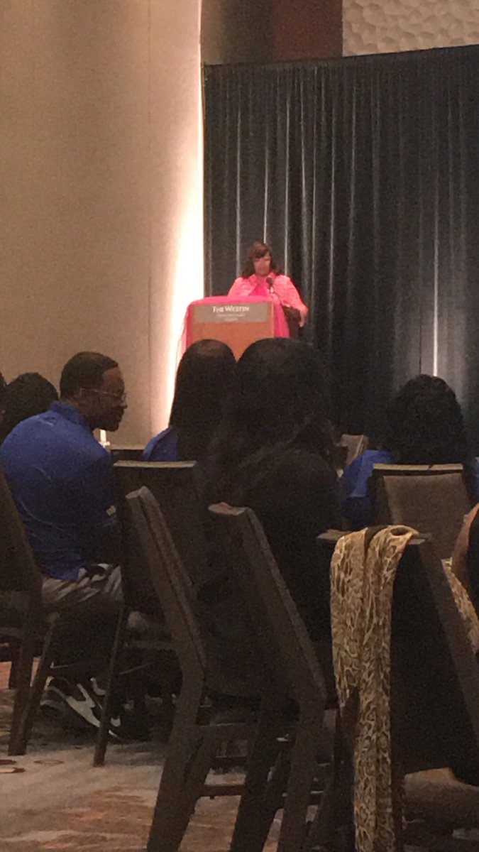 expresso_books's tweet image. Pamela Matthews the VP of BDPA here at #PinkTECH #bdpa #BDPACONNECT16