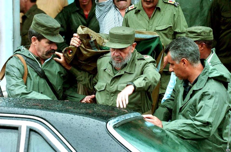 MartadeCuba's tweet photo. ¿Cómo no quererte Fidel si siempre estuviste dispuesto a dar tu propia vida por los humildes? #90RazonesPorFidel https://t.co/h8vwrtHQiT