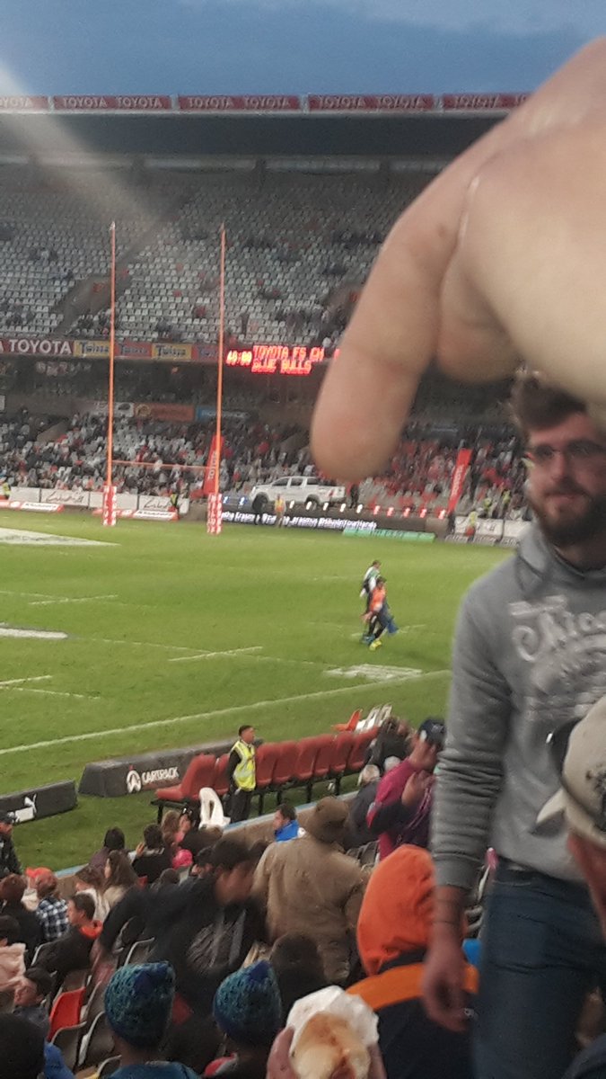 Kyk my nuwe bakkie. CheeVSBulls #Hiluxinyourhands #lekkerman