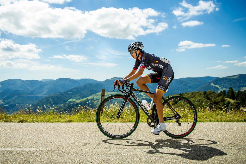 WiggleHigh5's tweet image. Great image of @MayukoHagiwara from the @LaRoutedeFrance today!