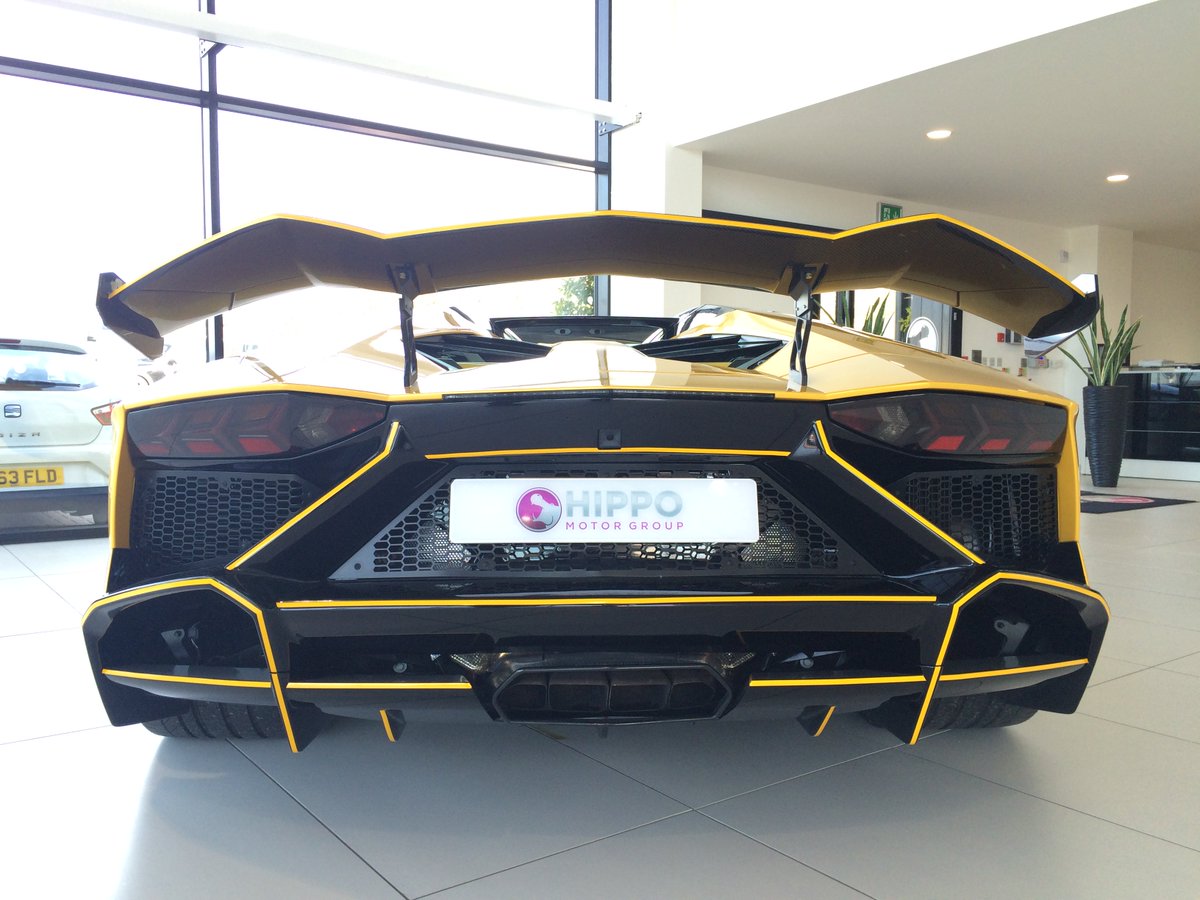 HippoApproved's tweet photo. The biggest and best names at Hippo! #Lamborghini https://t.co/OAWjPSnyLz