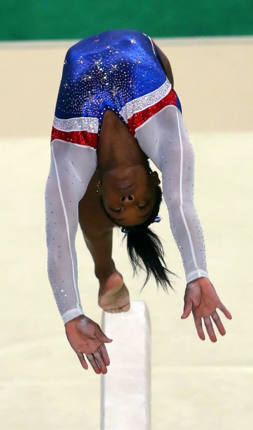 simonebilesfc's tweet photo. Simone preparing for beam. Rt if she's going to get another gold 🏆🏅🇺🇸 #Olympics  #gymnastics #usa  #finalfive https://t.co/jCSrM1tpJN