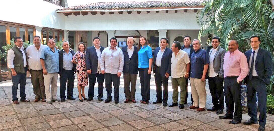 gracoramirez's tweet photo. Con la @CONACCA para organizar propuesta fiscal y ordenar la actividad comercial de centrales de abasto en #México https://t.co/tFiyqQJdoQ