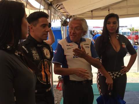 FanFsc's tweet photo. Nuestro piloto @XaviRazo 
 dando platica a nuestros aficionados sobre el plan #DNIIIE #YoSoyFanSuperCopa https://t.co/RKpYuSnz7y