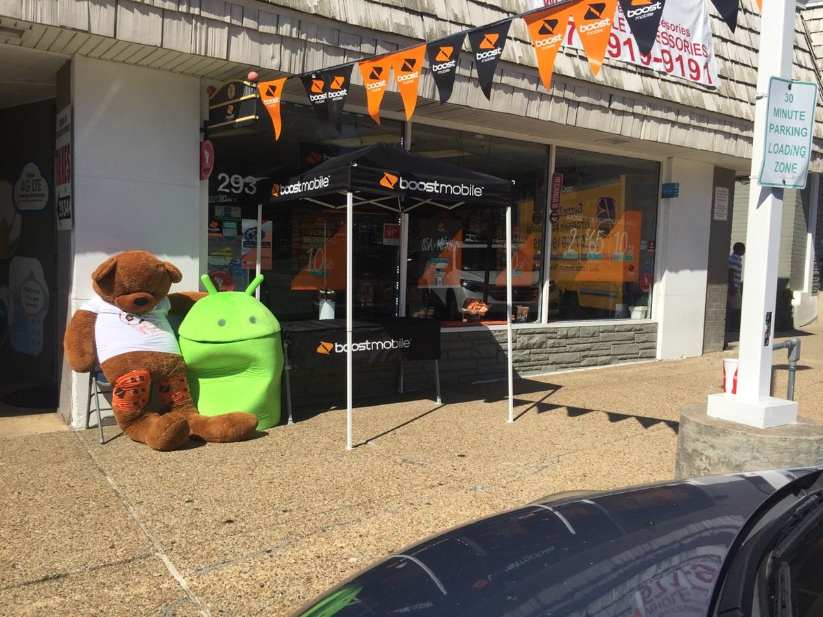 Phones Plus FChurch setting up for customer appreciation day!! <a href="/Allin_SPG/">Bryan</a> @Mitchell_Boost <a href="/TomTVIP/">tom toepfer</a> <a href="/FallsChurch_BM/">B</a>