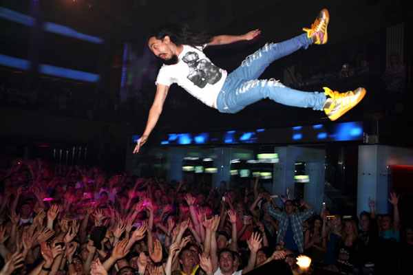 SeditiousRecord's tweet image. Join our mail list and we'll promote your band to record labels, promoters and tour managers eepurl.com/caK2KX