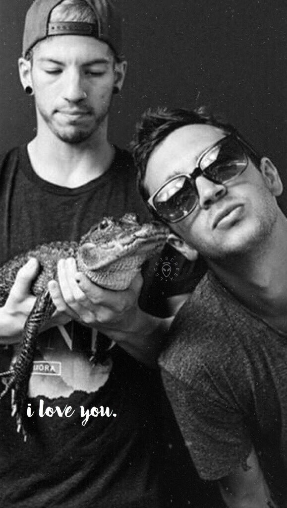 lockzscreen's tweet photo. Twenty One Pilots 🔫
✧ rt if you save it
✧ fav if you liked
/ste https://t.co/1a3YVxjStY