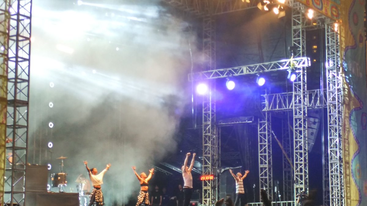 merchmaniacs's tweet image. Performs @macklemore and @RyanLewis Live in #WTF16 Promoted by @IsmayaLive  #MMLivetweet #MMmedia