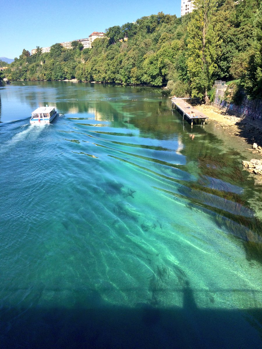 Perfect spot to cool down in the center of #Geneva. ☀️🏊🏼 #inlovewithswitzerland #visitgeneva