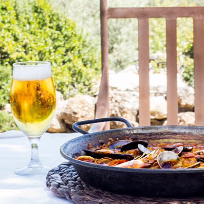 AntequeraGolf's tweet photo. Celebramos el #PuentedeAgosto  en la terraza con mejores vistas de #Antequera #RestauranteCampoGolf #Verano2016 https://t.co/crbSANjxlR