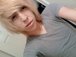 Hi I'm max I'm a bit shy but not that much I'm gay and single looking for a guy to date hopefully I find one