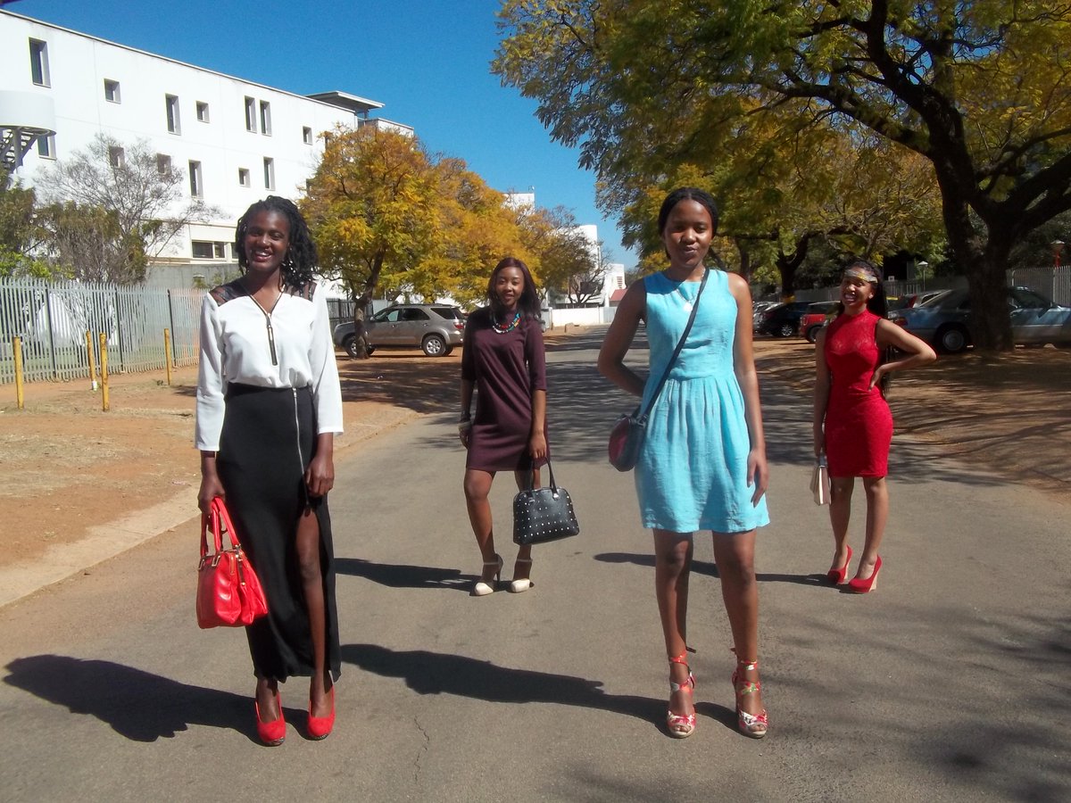 DladlaLuyanda's tweet photo. #wownet16 #Slayage Sisters looking good #Royalty @pebetse_rankwe https://t.co/bTANQB30md