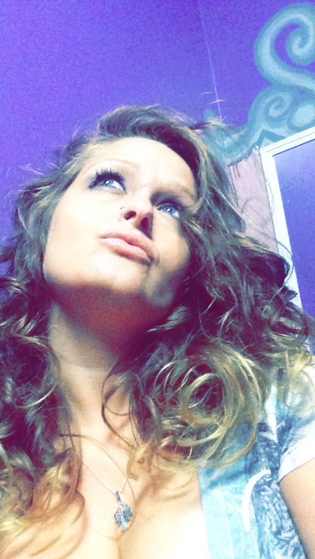 Michelle Phillips (@tohottohandle27) on Twitter photo 