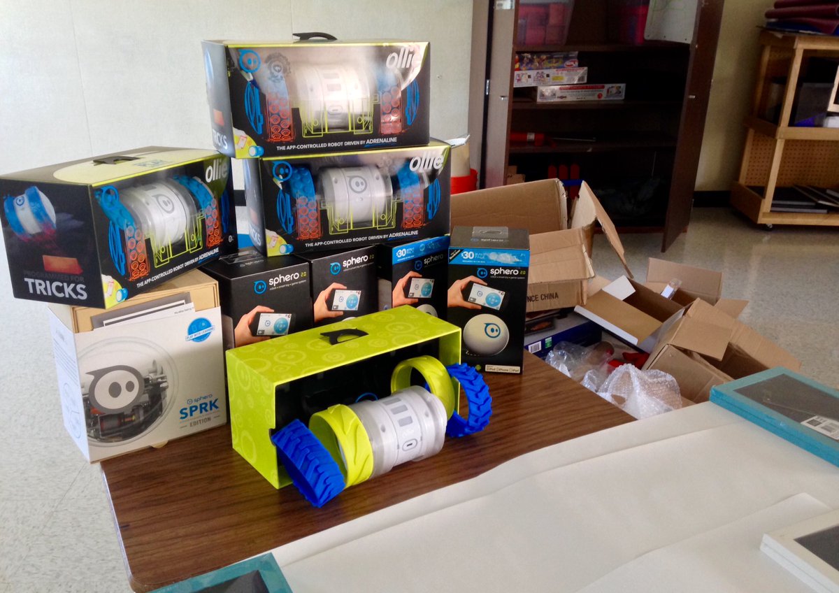 Shaughnee7's tweet photo. #educators what would you do with these for #ELA or #lifescience #biology? #makered #sphero #HHSP8 #HHS40 https://t.co/J65iyIpzTL