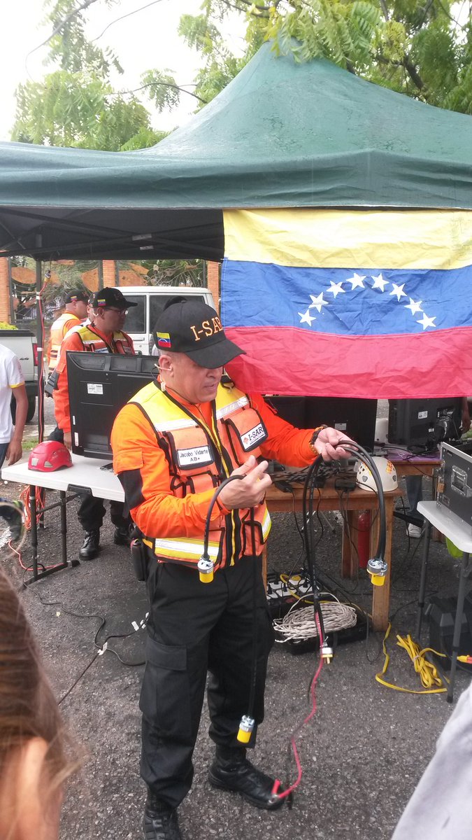ejpl_2011's tweet photo. Execelente trabajo taller de drones  @Jacobo_Vidarte https://t.co/qdAlmVqJDe