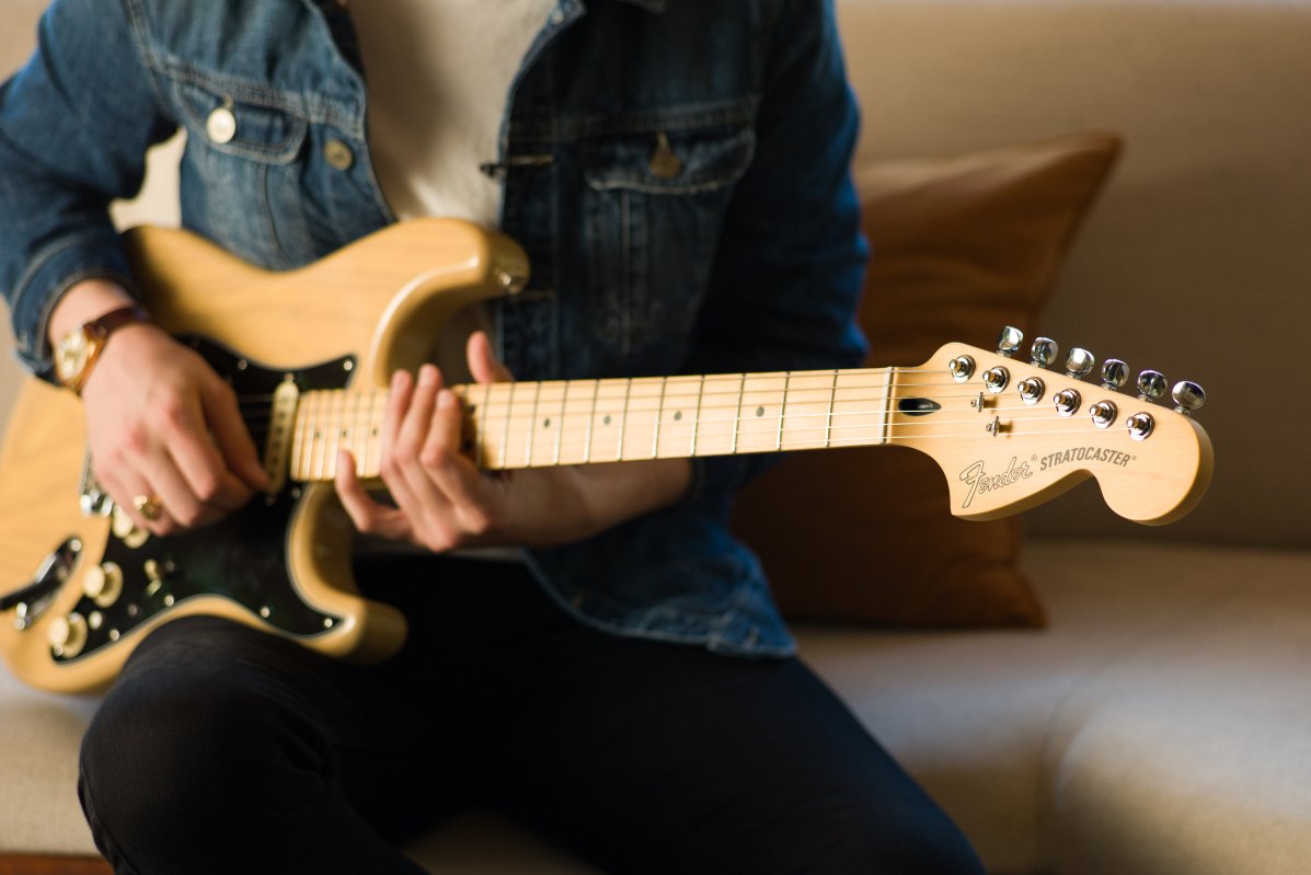 Is there anything better than your Strat? Happy #Straturday!

#FenderDeluxeSeries