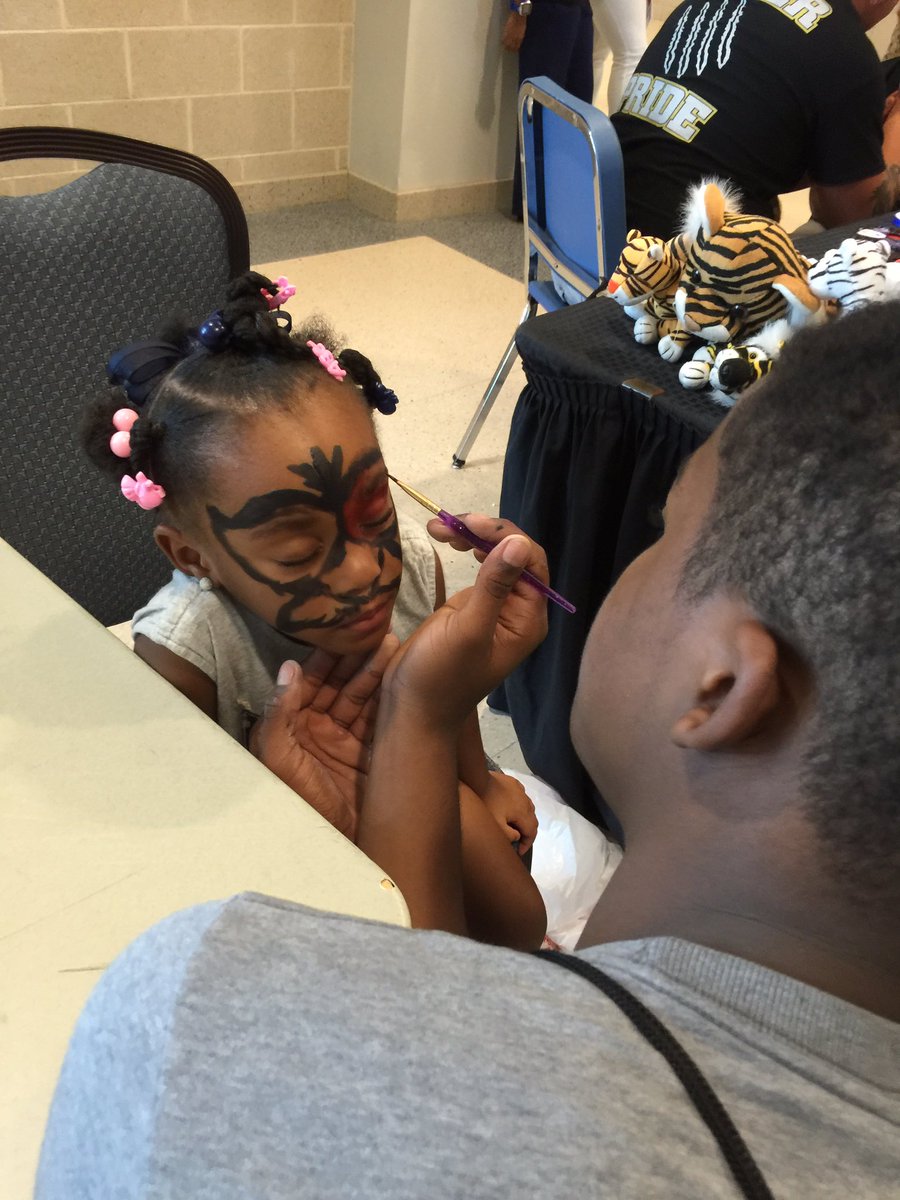 WorleyTigers's tweet photo. Face painting at the Back 2 School Bash @mansfieldisd https://t.co/UtOOM3nl0A