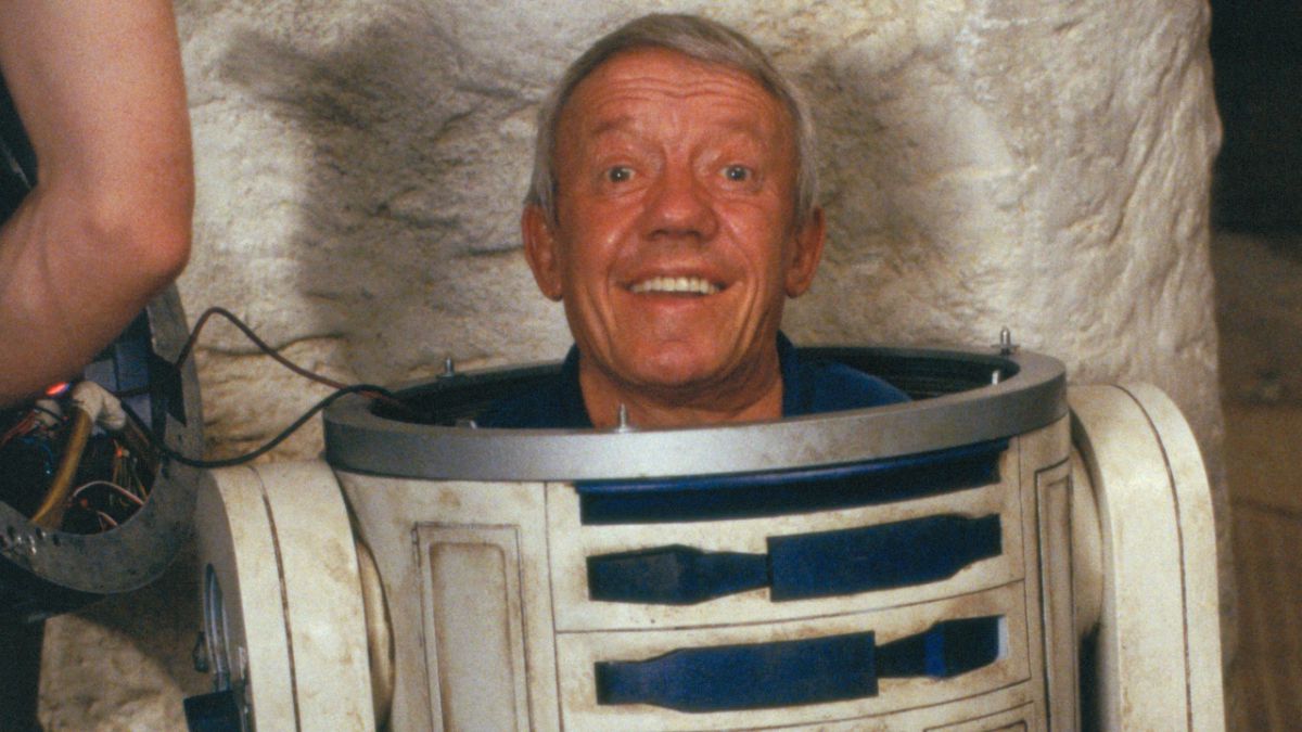 R2-D2 actor Kenny Baker dies, aged 81 buff.ly/2bdYnwc