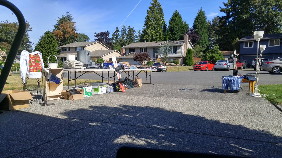 MikeyPolyakov's tweet photo. Garage sale on this lovely day! HMU for details! #PNW #garagesaleday #Productive https://t.co/f1SV0p21ow
