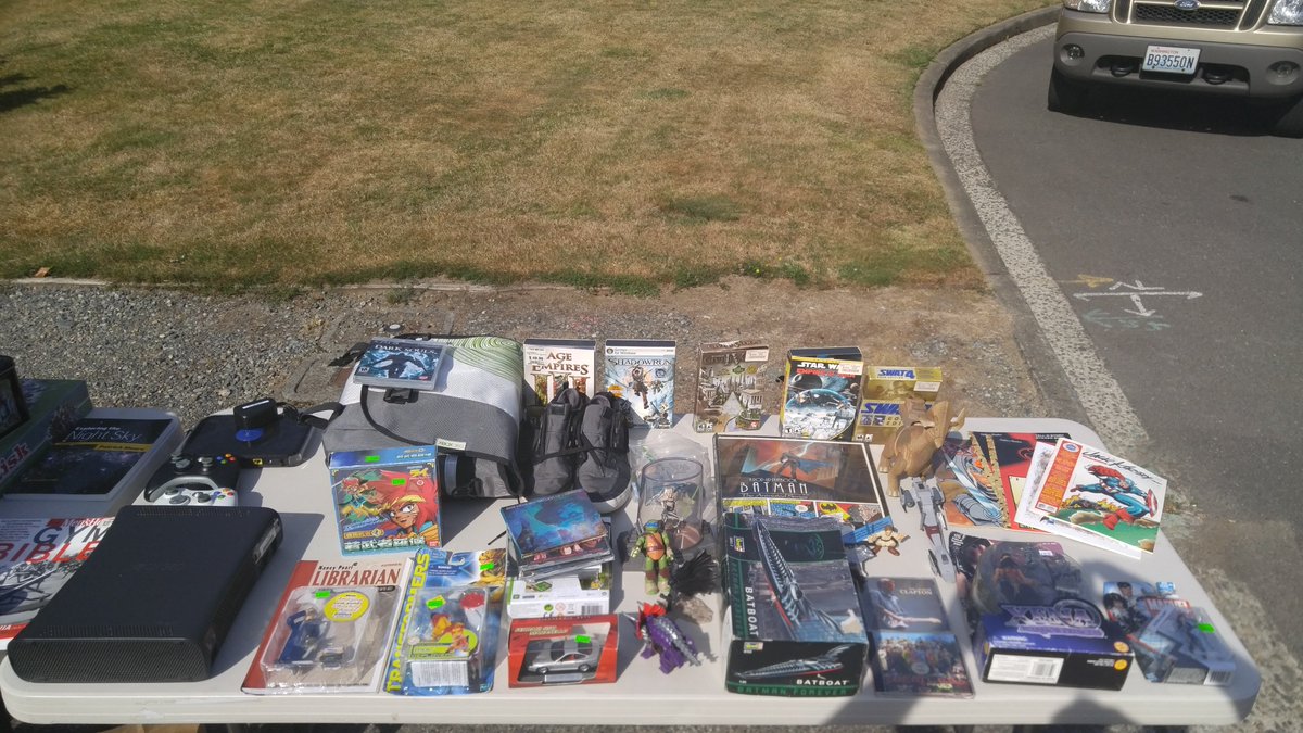 MikeyPolyakov's tweet photo. Garage sale on this lovely day! HMU for details! #PNW #garagesaleday #Productive https://t.co/f1SV0p21ow