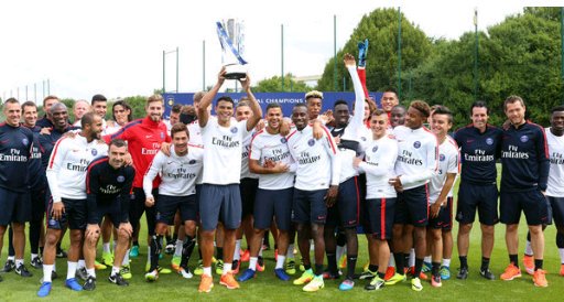 SgParissg's tweet photo. Déjà assuré de remporter l'International Champions Cup, le PSG a reçu le trophée au centre d'entraînement Ooredoo https://t.co/B0KfHOeOav