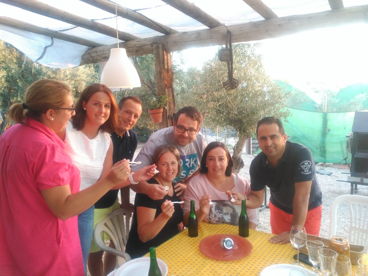 Licoresabuela's tweet photo. Degustación de @Caracolhuevas en finca caracoles la dehesa, buena tarde y mejor producto y con @SaboraMalaga https://t.co/CttdxUqKOu