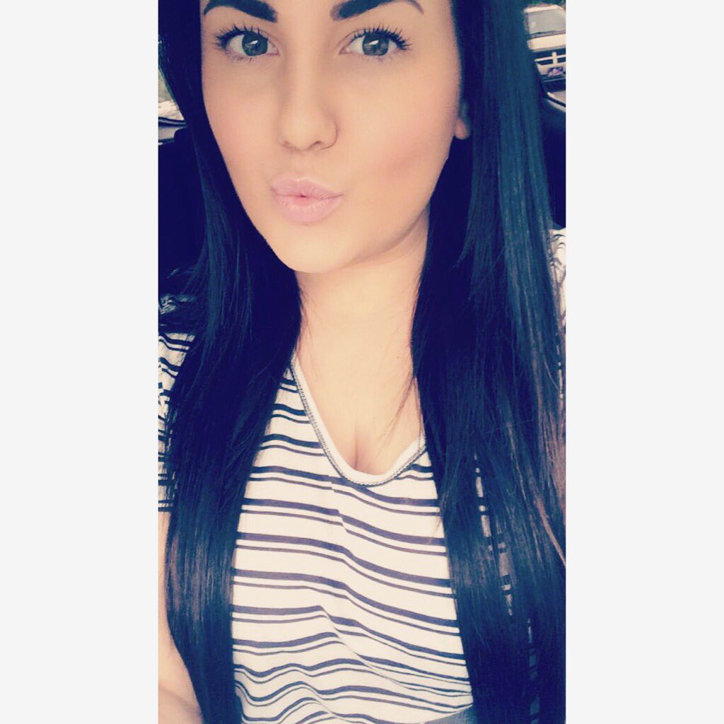 KimBerrrry's tweet photo. 🍾 https://t.co/BTUAB66xFd
