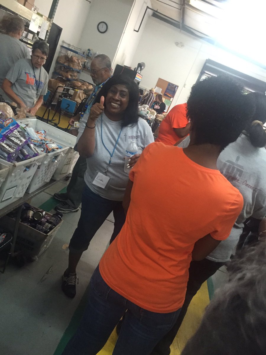 misshobson_'s tweet photo. Volunteering at The Pantry in Douglasville this morning with #UICCC (mommy is so cute) https://t.co/DpufACGNgL