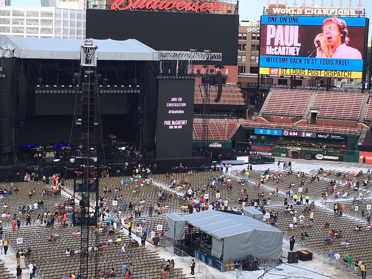 CaberyDude's tweet photo. Never thought I'd have a chance to see a Beatle !! #sirpaul https://t.co/wZd5Qk79oU
