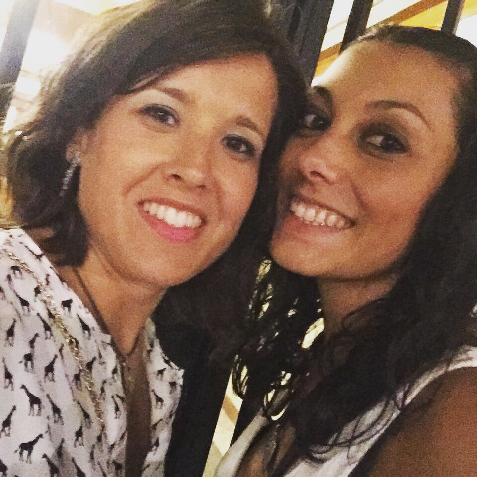 TeresaSendin's tweet photo. Arreglando el mundo con @AlbaAda! Lo reitero:de mayor quiero ser como ella #idola #futsalpower #organizandotemporada https://t.co/FvsuIkmHh3