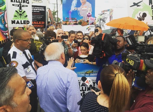 Mayor runs into protesters angry over #Naled #pesticides to fight #Zika bit.ly/2bq3xmq?utm_me… https://t.co/uakfhTlKin