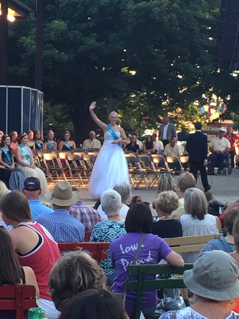 lyon4h's tweet photo. Grace Rens-Lyon Fair Queen at the ISF, Lyon 4-H member @lyon4h https://t.co/rK8dZATcQ1