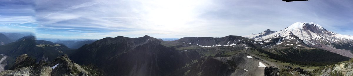 ShaneCard's tweet photo. Quick peek at my hike today #skyscraper #mountrainier #PNW #wanderwa https://t.co/rGHCVan9F2