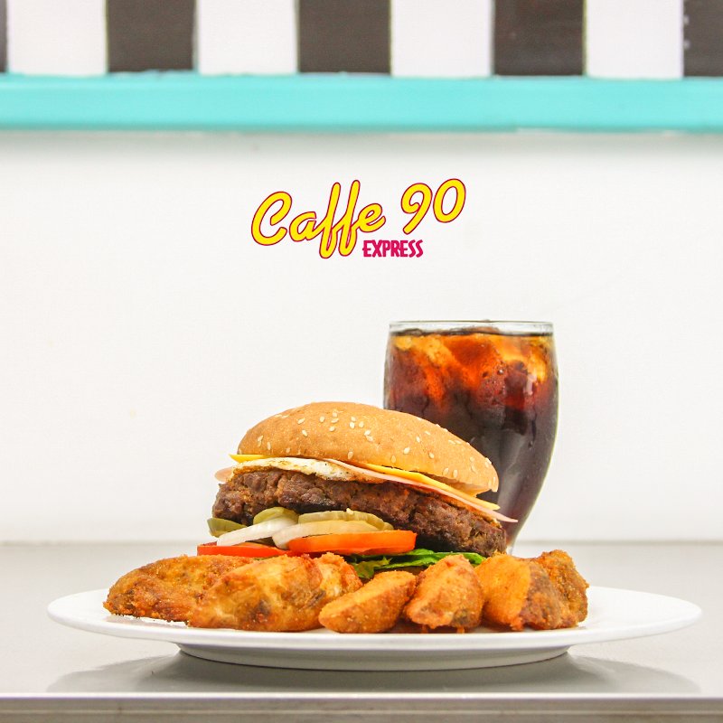 Caffe90Express's tweet image. La única preocupación que debes tener a esta hora es comerte una de nuestras hamburguesas.