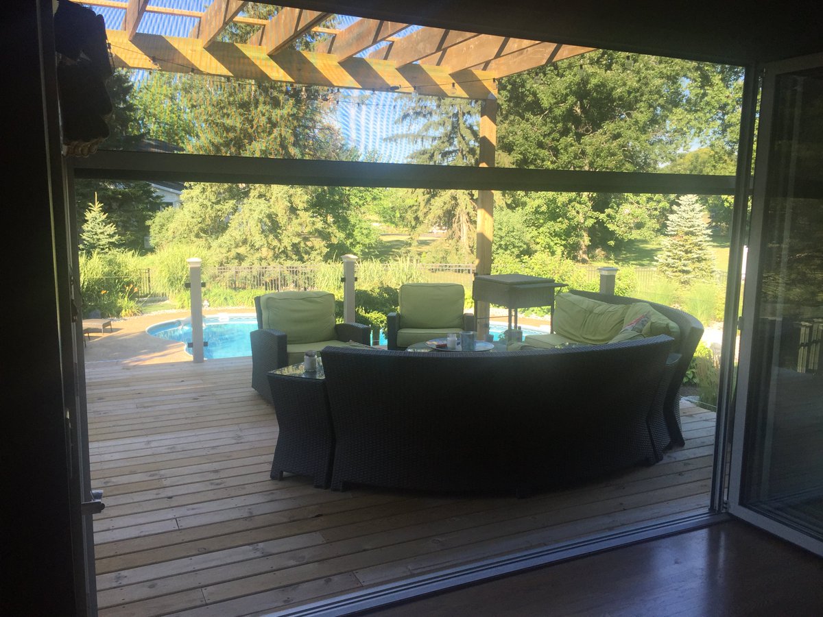 retractablesolu's tweet photo. We love retractable screens so much we installed them on our own house! #oasis #retractablesolutions #phantomscreens https://t.co/ivASw52AE9