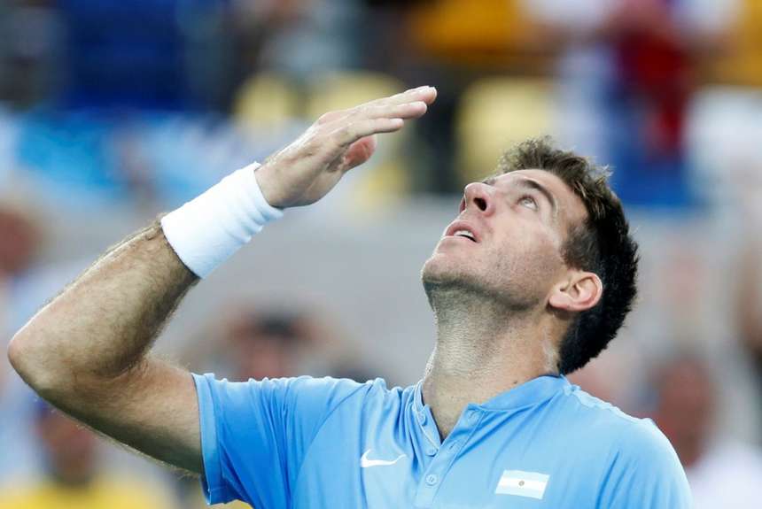 canaldeportv's tweet photo. Sentir el triunfo como si fuera tuyo. Gracias por regalarnos eso, Delpo. #VamosArgentina #ARG #Rio2016 https://t.co/KwRUevpI3M
