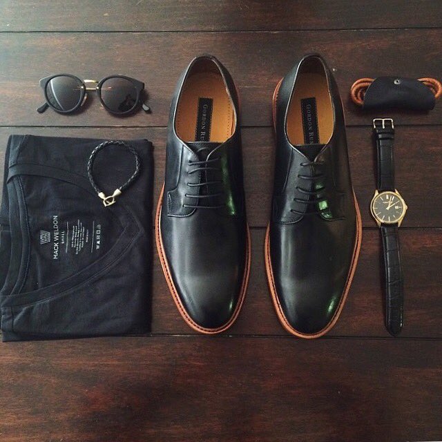 BlakeScott_'s tweet photo. All black accessories! 

#allblackeverything #outfitlayout https://t.co/Cd3UrrS51o