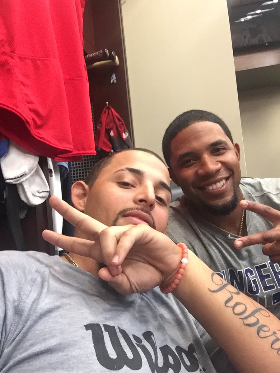 EmilyJonesMcCoy's tweet photo. These two... #nophoneissafe https://t.co/a7w8OZ3tPe