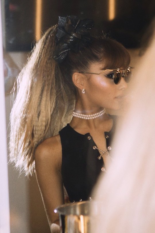 She looks like a sassy queen