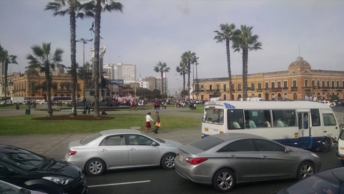 roelps's tweet photo. Inicio de marcha contra el abuso a la mujer #NiUnaMenos #Perú https://t.co/ZESTZqDuuV