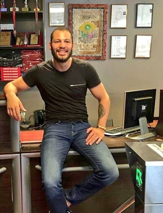 selinnurfatma's tweet photo. @atakanarslan bu Ada'mı jean reklamlarında oynatsınlar fena yakışır😍😍😍 https://t.co/suhOq4y3QV