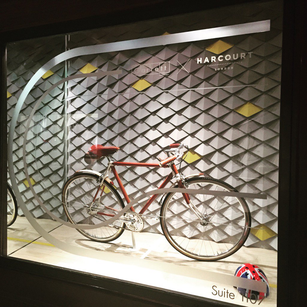hideinside's tweet image. Well done to @TeamGB cycling. See homage @GarrettLeather @DandDBuilding window. NYC.