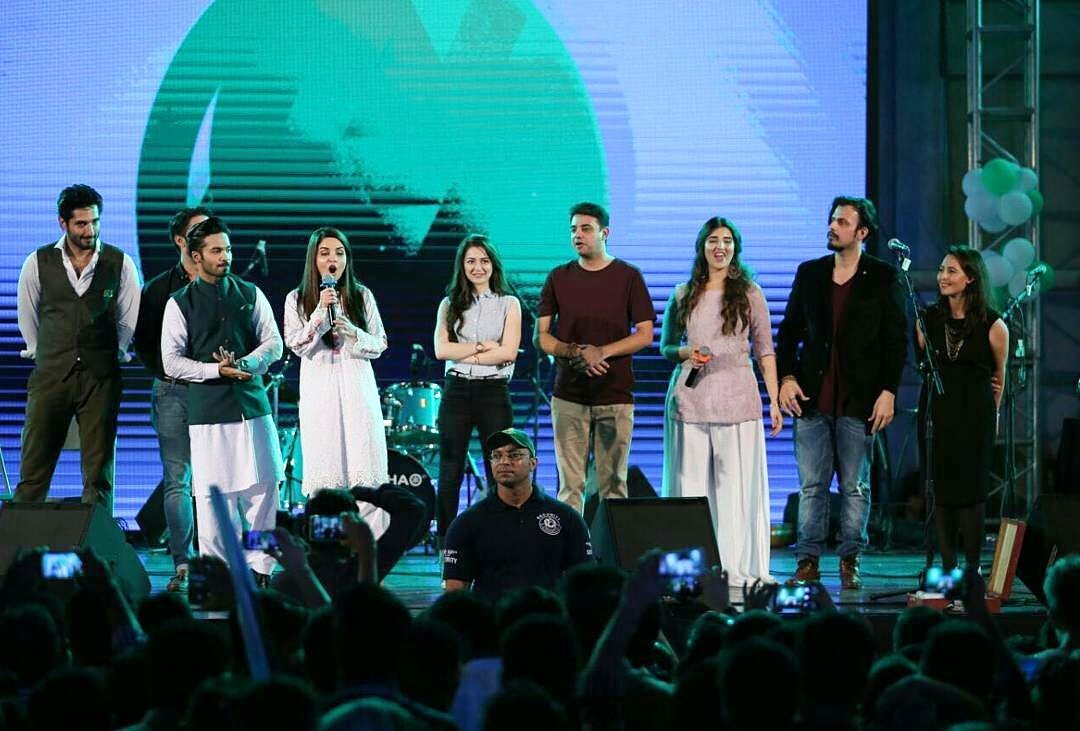 Port Grand concert where #Janaan welcomed 14th Aug from #ShukriyaPakistan <a href="/janaanofficial/">Janaan</a> <a href="/IamBilalAshraf/">Bilal Ashraf</a> <a href="/ArmeenaRK/">Armeena ✨</a>