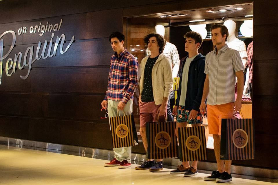 PenguinArg's tweet photo. Adelanto SS17 en el cierre del @BafweekOficial en @Alto_Palermo #BeAnOriginal
#PenguinSummer17 https://t.co/LysIJTs2Ev