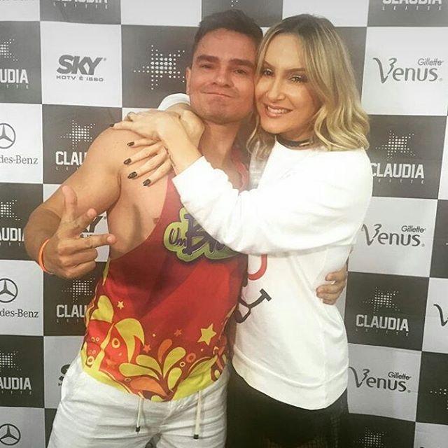 MundoLeitte's tweet photo. Olha eles!!! #BlocoLargadinho2017 #BlocoFolia https://t.co/N6WvEkcYzi