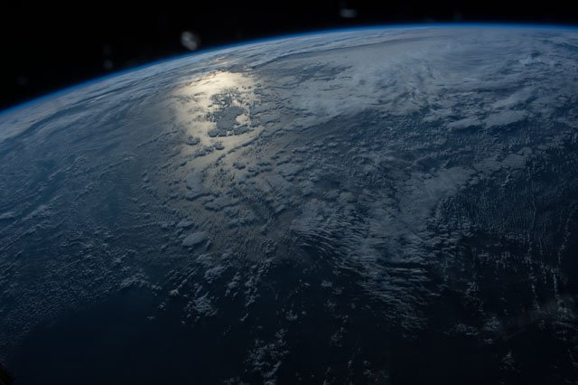 NASA's tweet photo. Trouble finding a good movie to watch? Check out this HD view of Earth from @Space_Station: https://t.co/O91vq58ZGw https://t.co/1vJ78UHao1