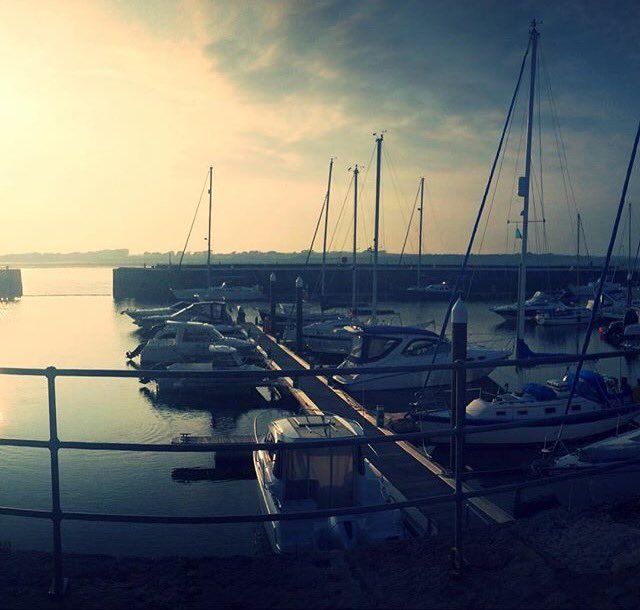 KatieBd7E's tweet photo. #Caernarfon #foryd #cei #castle #sunset #orange #boats #sea #feelfreetofollowmyinsta https://t.co/32MepR1esj https://t.co/N4E0QZp3e4