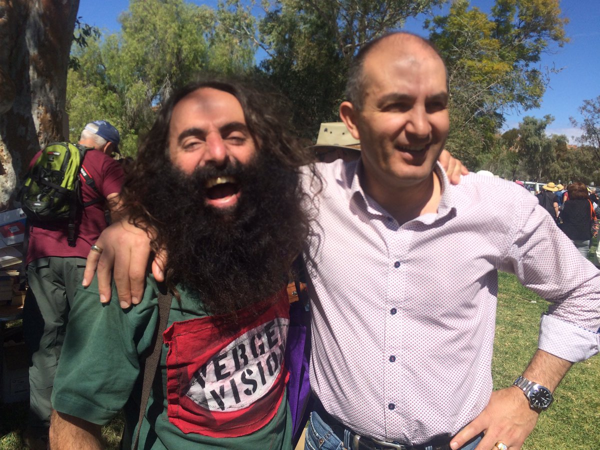 Cool people <a href="/CostasGarden/">Costa Georgiadis</a> you run into in  #Alicesprings #ecofare #growityourself #GIY #garden <a href="/RadioAlice1/">Radio Alice 1</a> #melky