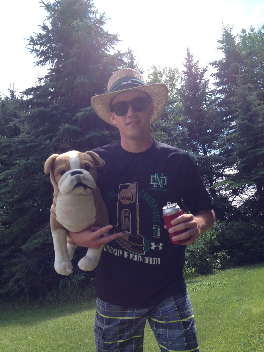 rufuslikebeer's tweet photo. happy day of birth man @Waslaski88 https://t.co/fDrhCj45V5